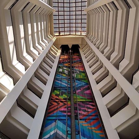 Radisson Porto Alegre - Futuro Hotel Epic People&Arts Interno foto The staircase of the library
