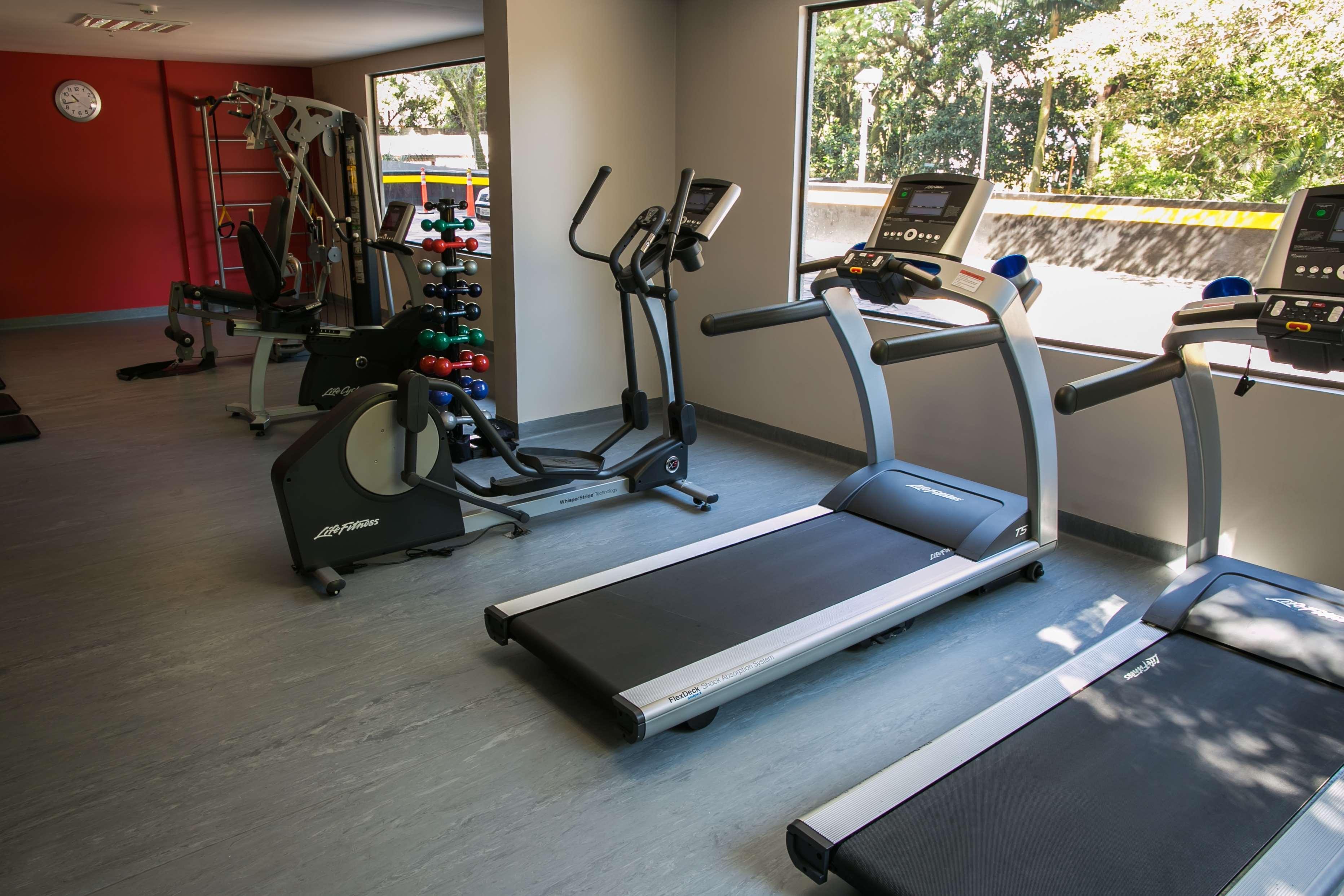 Radisson Porto Alegre - Futuro Hotel Epic People&Arts Esterno foto A gym at the University of New England