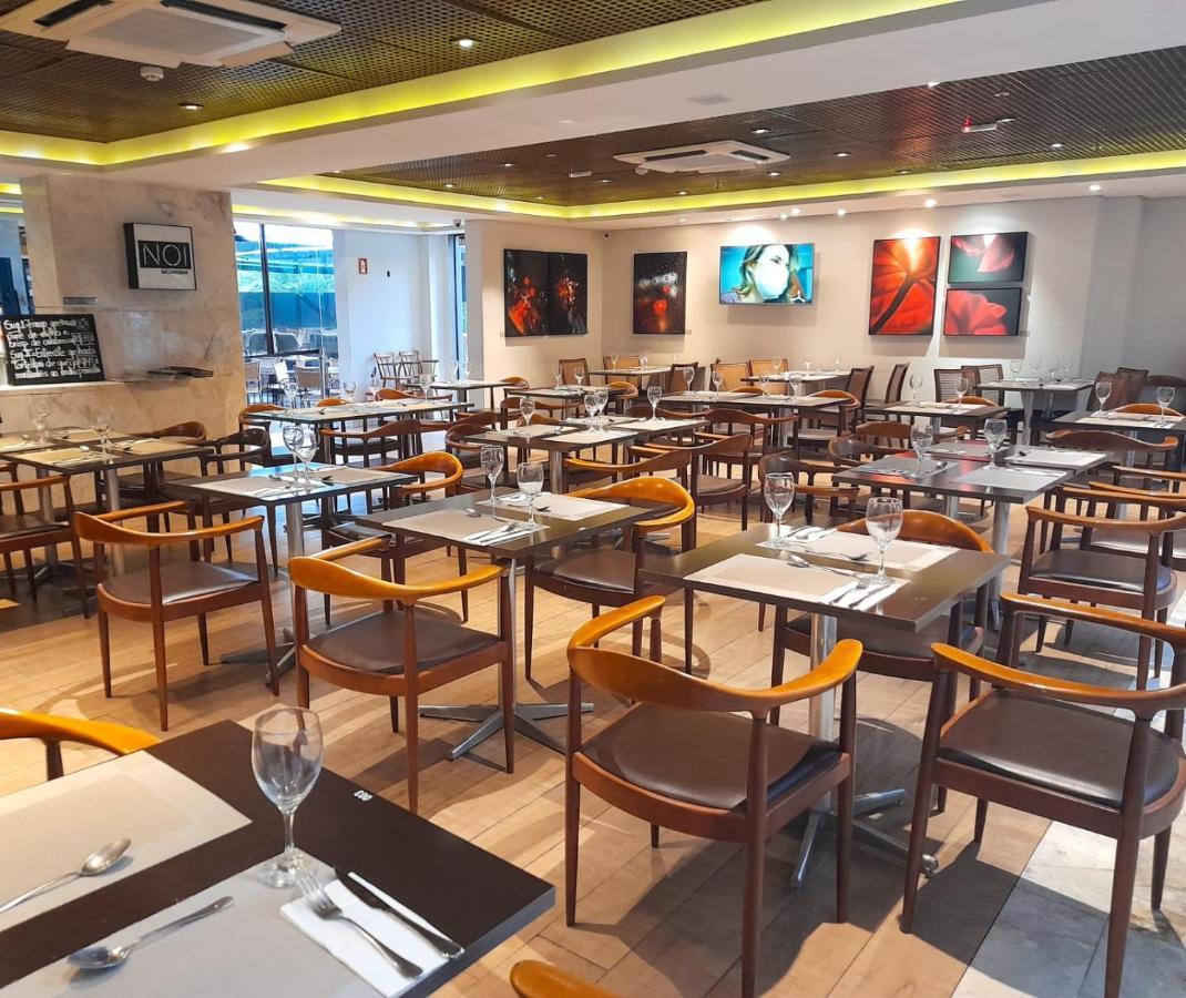 Radisson Porto Alegre - Futuro Hotel Epic People&Arts Esterno foto The interior of the restaurant
