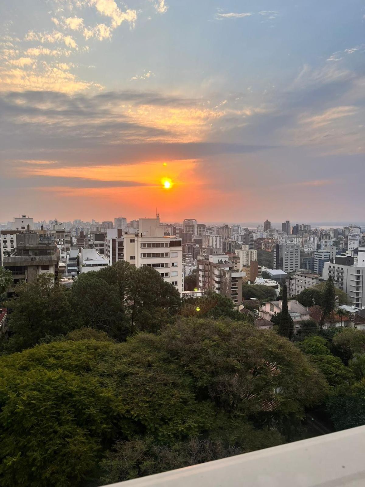 Radisson Porto Alegre - Futuro Hotel Epic People&Arts Esterno foto Sunset over the city